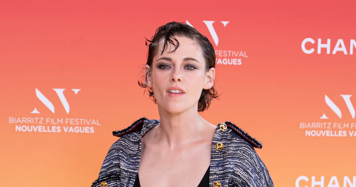 Kristen Stewart Braved Europe’s Heatwave Bra-First