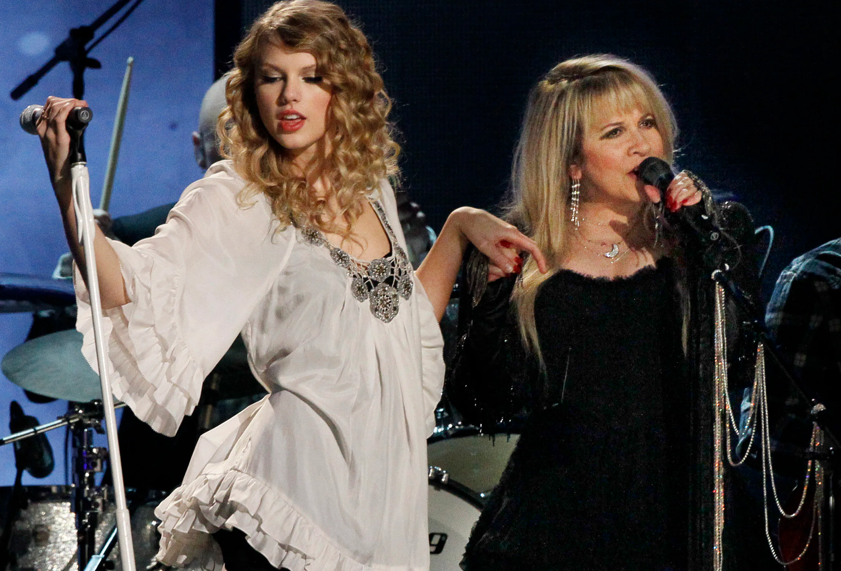 155814.CA.0131.Grammy.RCG   Scenes from the Grammy show. Taylor Swift, left, and Stevie Nicks perfor...