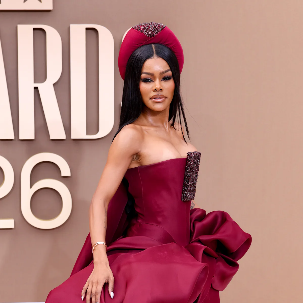 teyana taylor red dress Teyana Taylor attended the Costume Designers Guild Awards, where she was honored with the Vanguard Spotlight Award wearing Tamara Ralph Couture SS26, Thoughts? Is this look an add to cart or put it