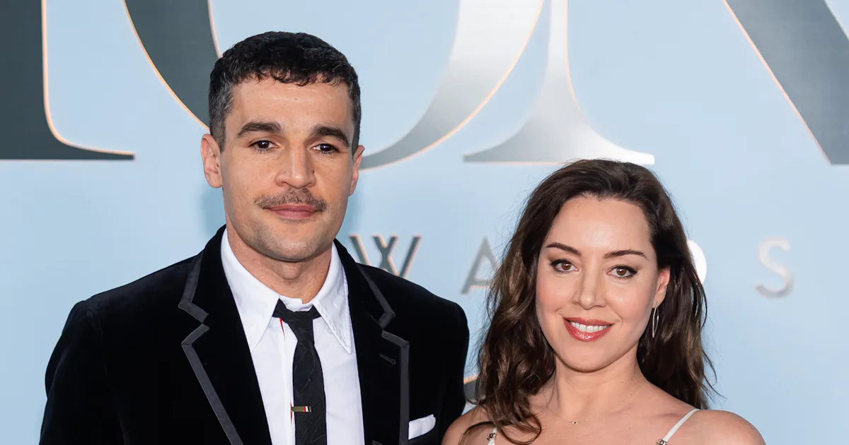 Aubrey Plaza's Makes Chanel Maternity Wear For Red Carpet Debut with ...