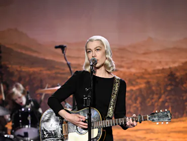 THE TONIGHT SHOW STARRING JIMMY FALLON -- Episode 2313 -- Pictured: Musical guest Phoebe Bridgers pe...