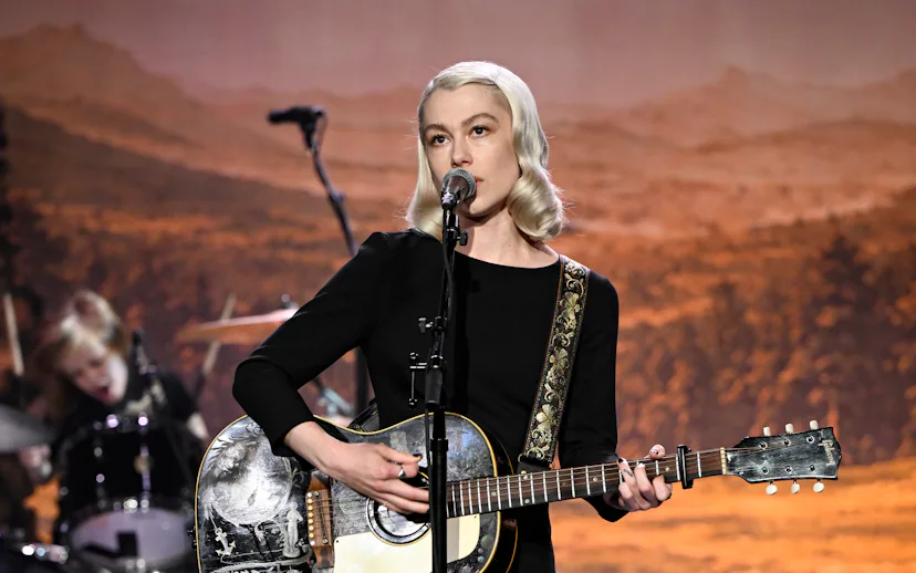 THE TONIGHT SHOW STARRING JIMMY FALLON -- Episode 2313 -- Pictured: Musical guest Phoebe Bridgers pe...