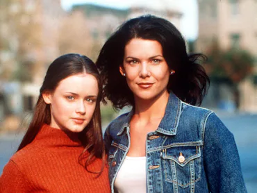 370100 09: Alexis Bledel and Lauren Graham star in Warner Bros. TV series "The Gilmore Girls." (Phot...