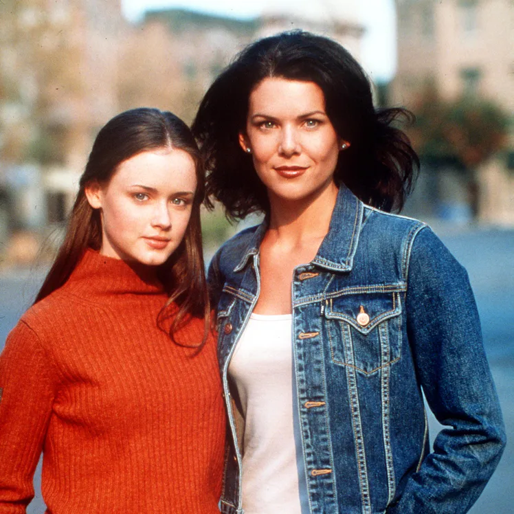 370100 09: Alexis Bledel and Lauren Graham star in Warner Bros. TV series "The Gilmore Girls." (Phot...