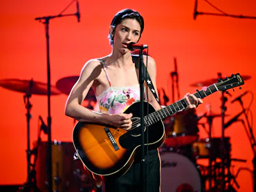 THE TONIGHT SHOW STARRING JIMMY FALLON -- Episode 2315 -- Pictured: Musical guest Gracie Abrams perf...