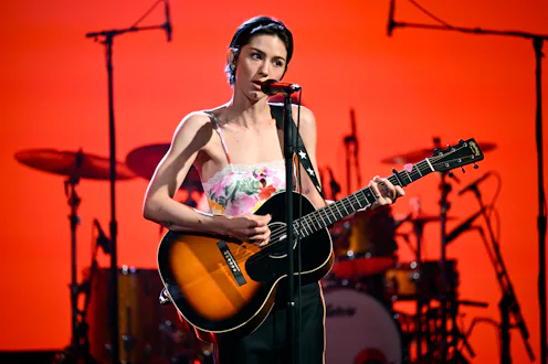 THE TONIGHT SHOW STARRING JIMMY FALLON -- Episode 2315 -- Pictured: Musical guest Gracie Abrams perf...