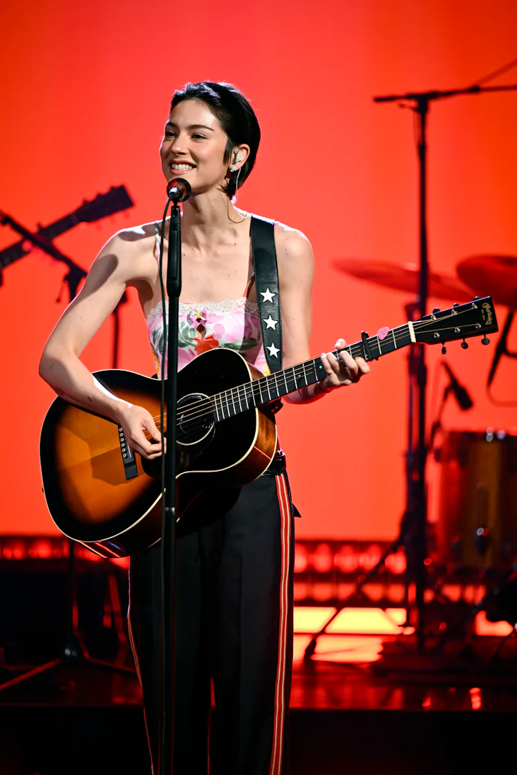 THE TONIGHT SHOW STARRING JIMMY FALLON -- Episode 2315 -- Pictured: Musical guest Gracie Abrams perf...