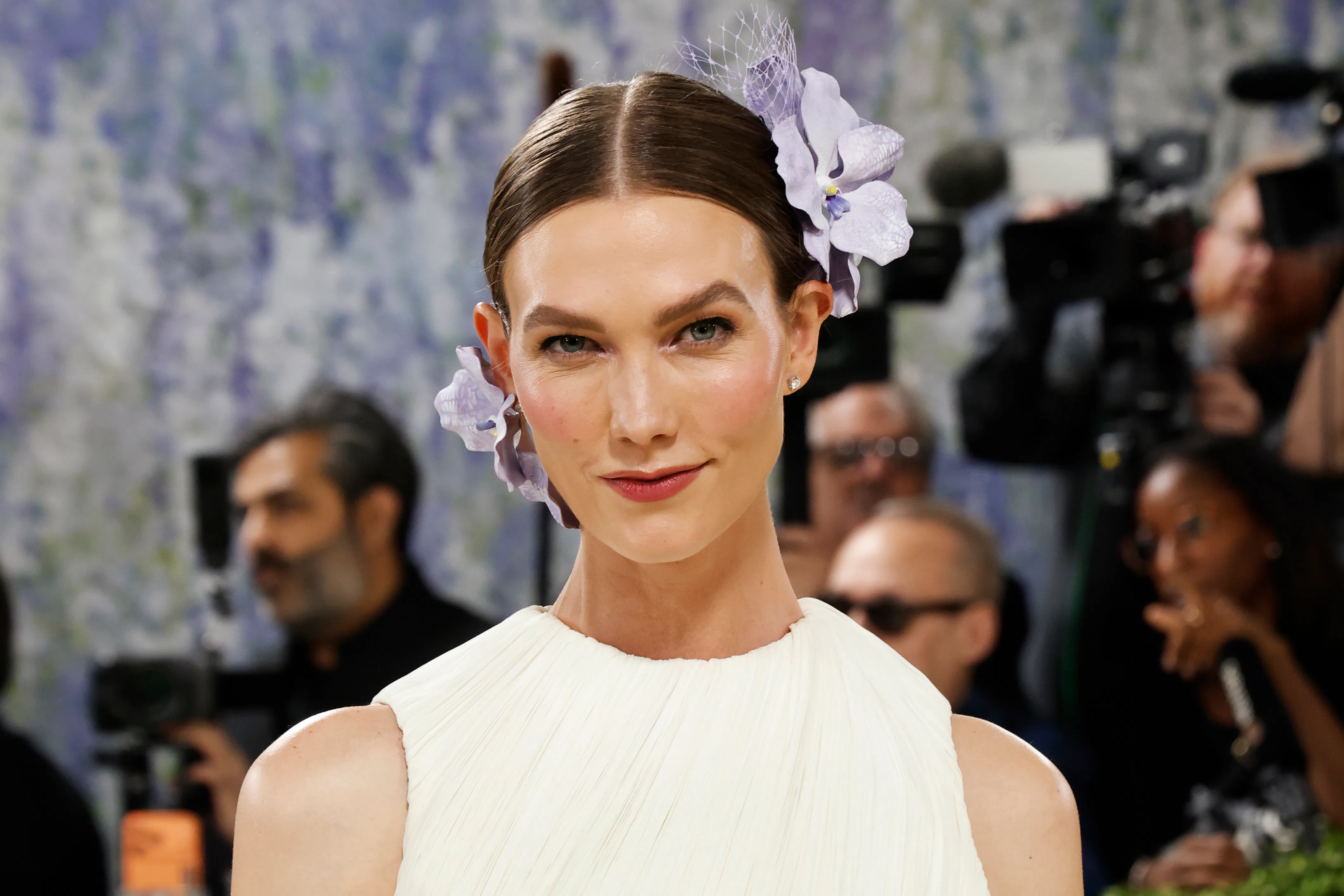 Karlie Kloss explained how she speaks about political differences with sister-in-law Ivanka Trump.