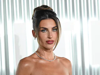 Paige Lorenze slams the "No Influencers" sign at Nantucket store.