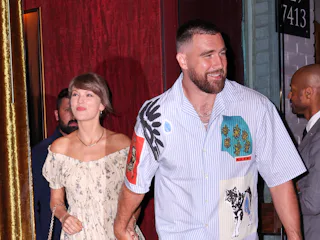 Taylor Swift and Travis Kelce gifted wedding guests handkerchiefs with a bizarre "Blank Space" lyric...