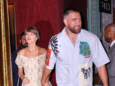 Taylor Swift and Travis Kelce gifted wedding guests handkerchiefs with a bizarre "Blank Space" lyric...