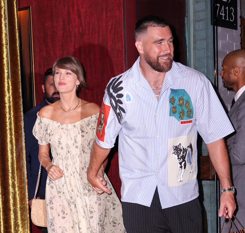 Taylor Swift and Travis Kelce gifted wedding guests handkerchiefs with a bizarre "Blank Space" lyric...