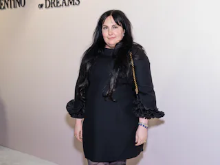 Lena Dunham responded to rumors about her speech at Taylor Swift's wedding.