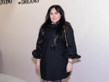 Lena Dunham responded to rumors about her speech at Taylor Swift's wedding.