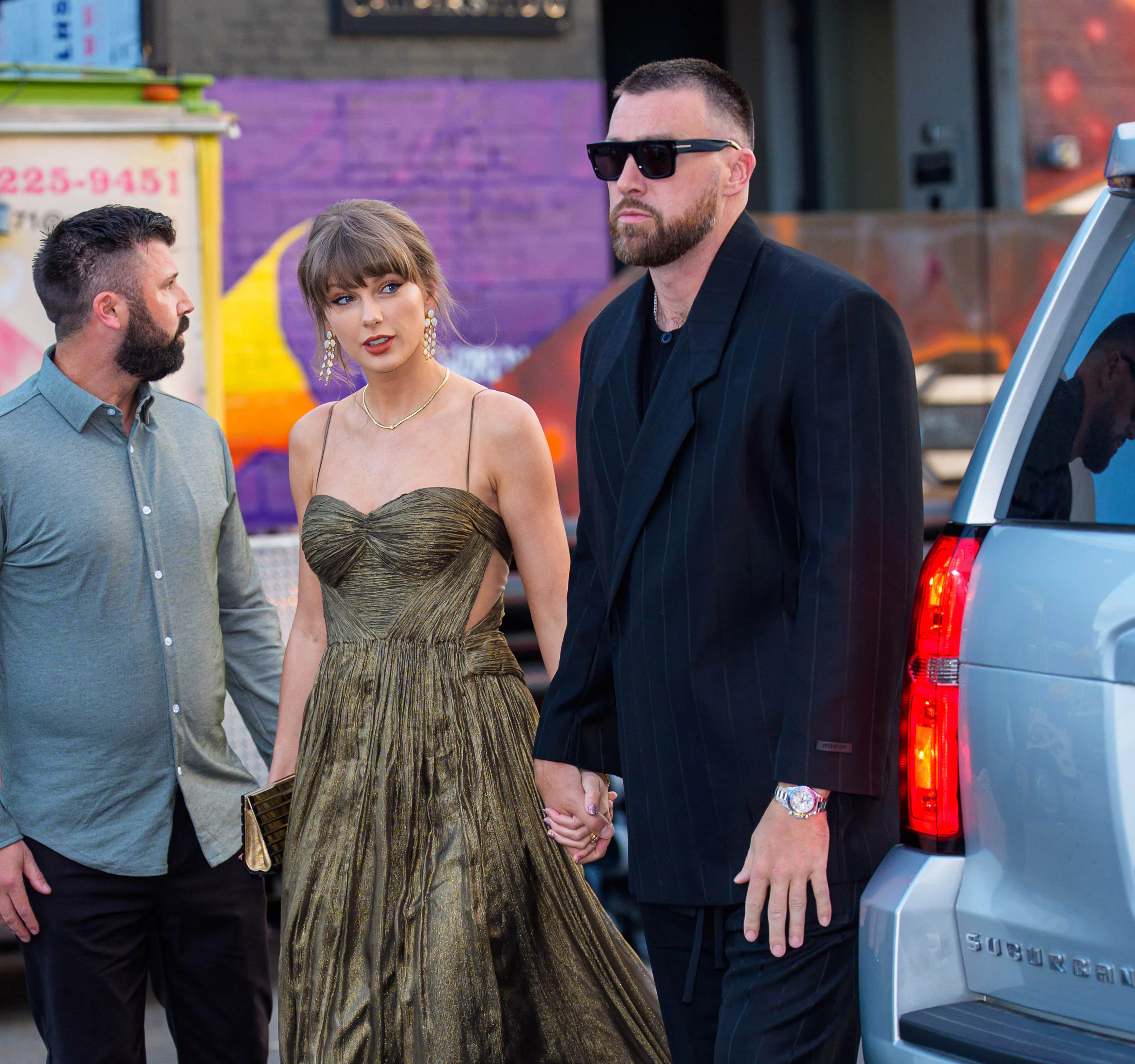 Guests shared that Travis Kelce and Taylor Swift's wedding had games with a raffle. 