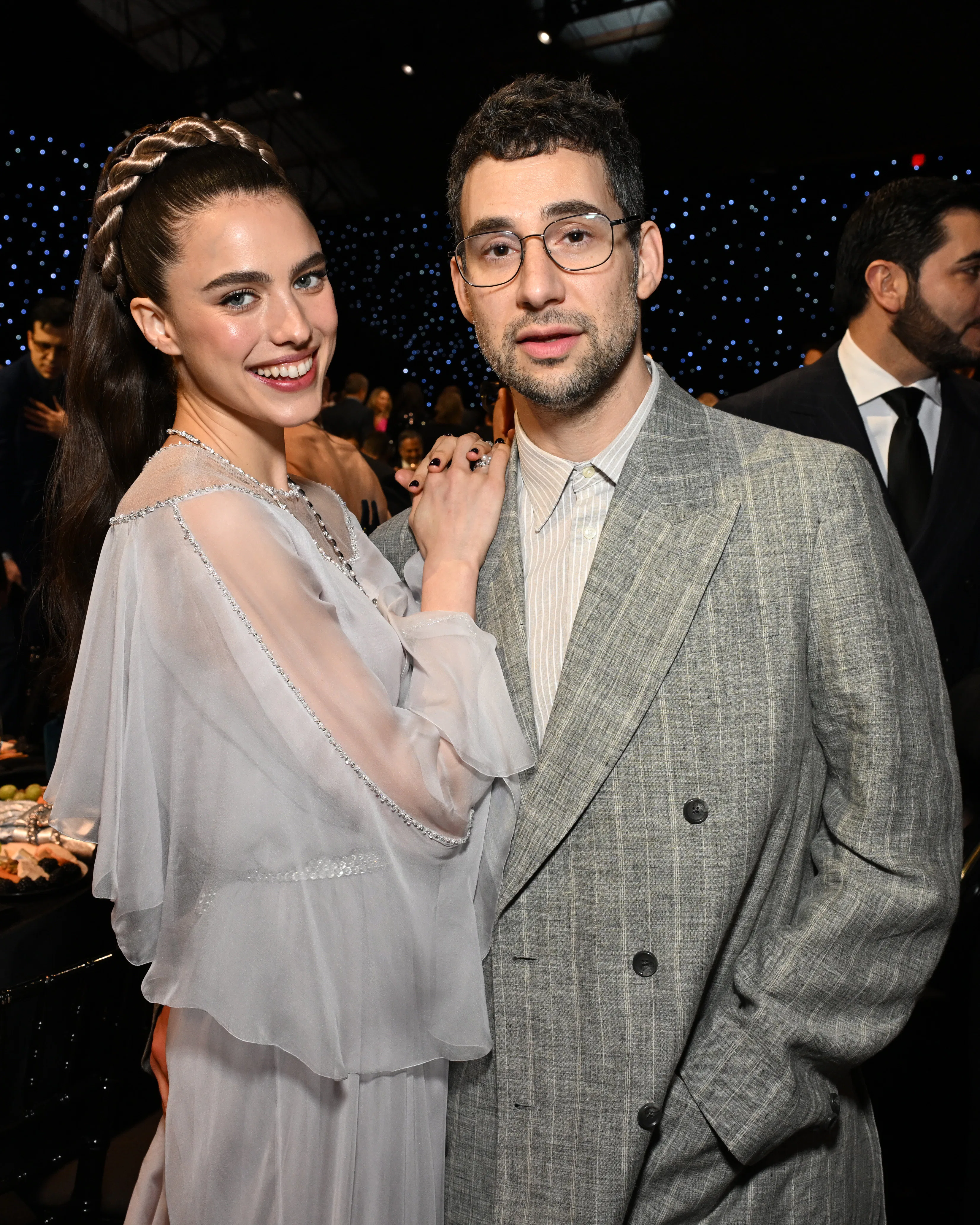 SANTA MONICA, CALIFORNIA - FEBRUARY 07: (L-R) Margaret Qualley and Jack Antonoff attend the 30th Ann...