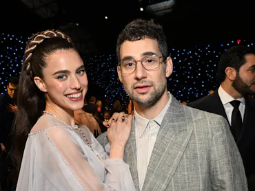 SANTA MONICA, CALIFORNIA - FEBRUARY 07: (L-R) Margaret Qualley and Jack Antonoff attend the 30th Ann...