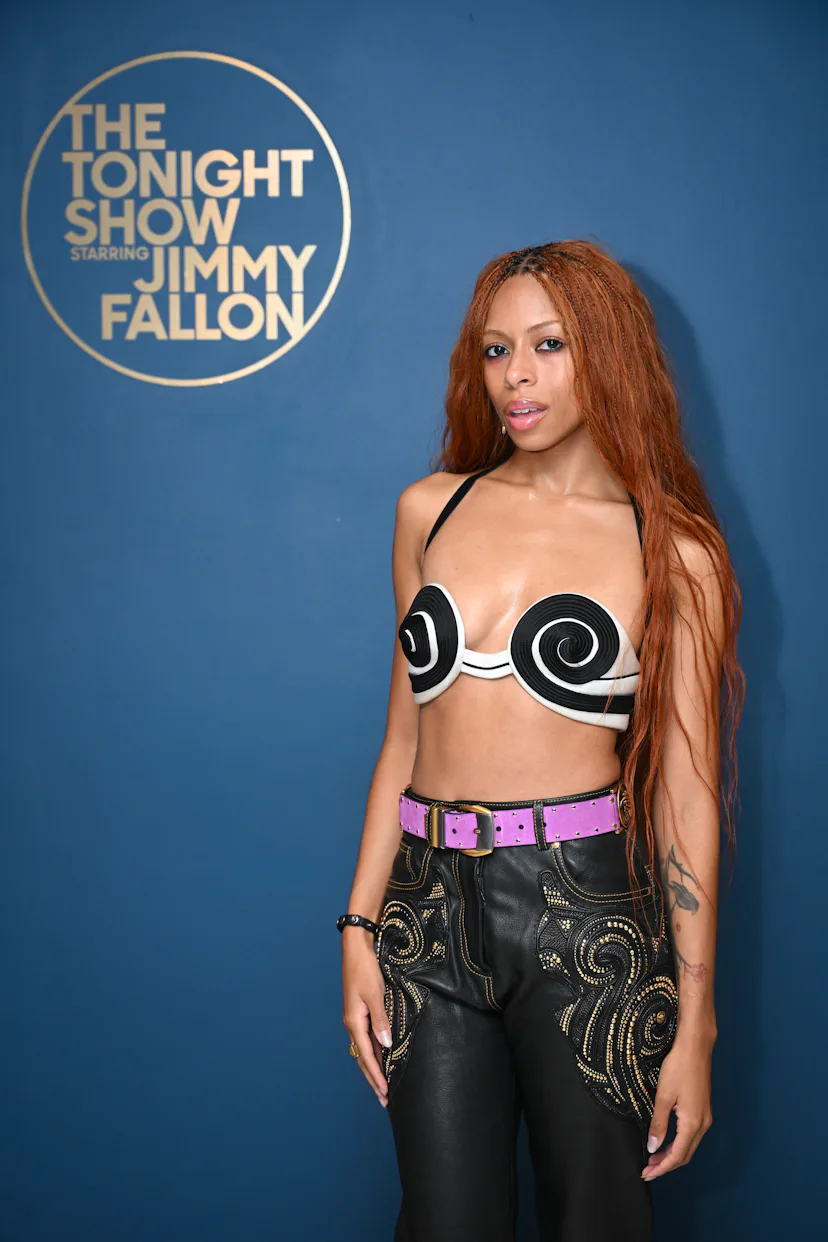 THE TONIGHT SHOW STARRING JIMMY FALLON -- Episode 2328 -- Pictured: Musical guest Ravyn Lenae poses ...