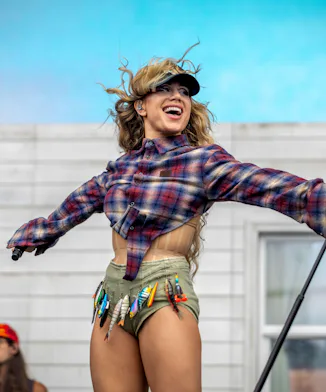 Slayyyter's Lollapalooza 2026 success mirrors Chappell Roan's massive crowd in 2024.