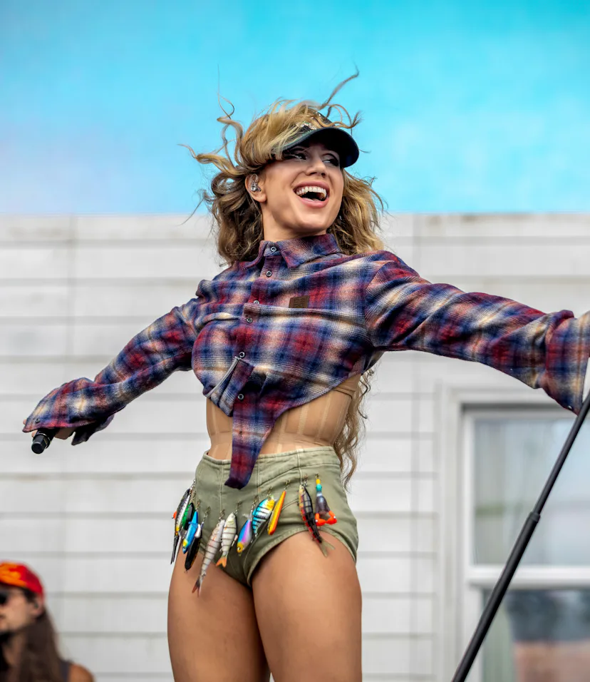 Slayyyter's Lollapalooza 2026 success mirrors Chappell Roan's massive crowd in 2024.
