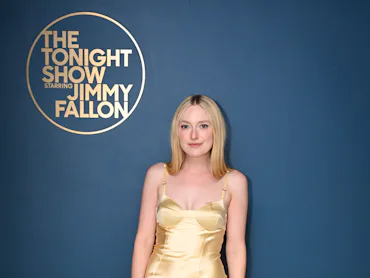THE TONIGHT SHOW STARRING JIMMY FALLON -- Episode 2329 -- Pictured: Actress Dakota Fanning poses bac...