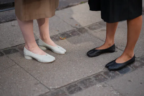 Maison Margiela Tabis street style