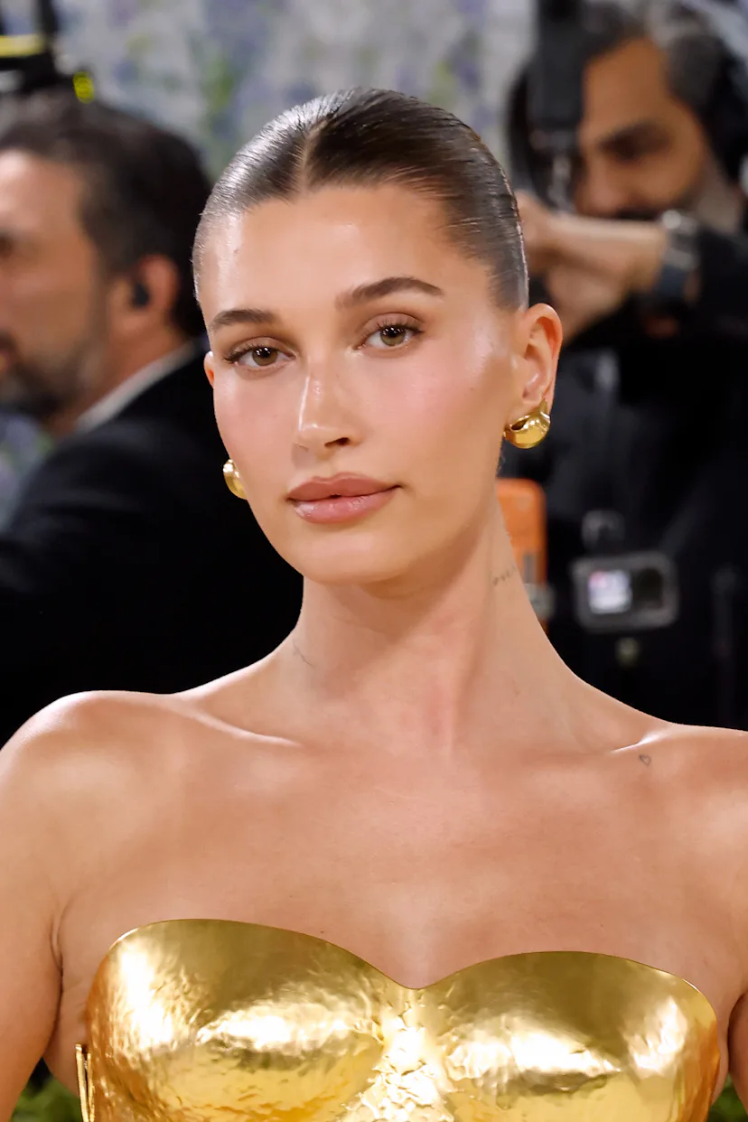 NEW YORK, NEW YORK - MAY 04: Hailey Bieber attends the 2026 Met Gala celebrating "Costume Art" at Me...