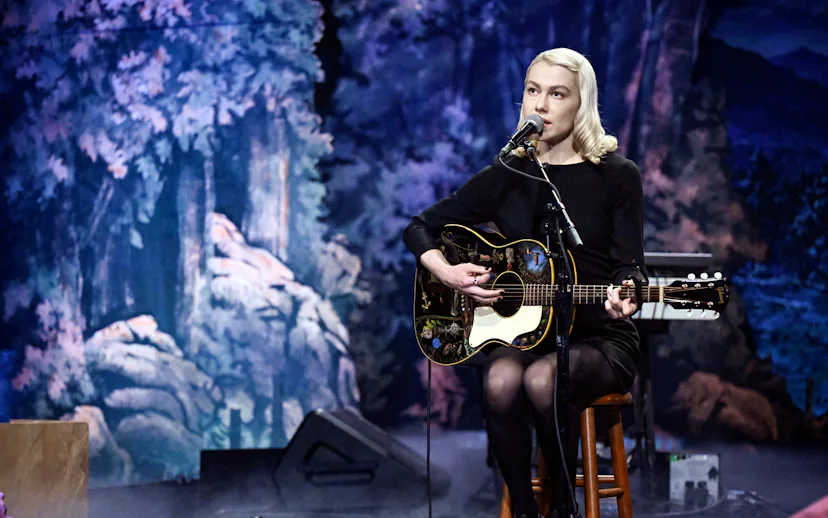 THE TONIGHT SHOW STARRING JIMMY FALLON -- Episode 2314 -- Pictured: Musical guest Phoebe Bridgers pe...