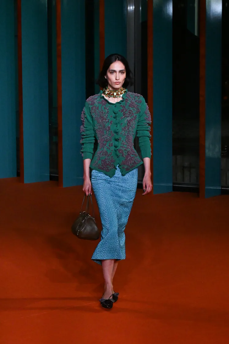 NEW YORK, NEW YORK - SEPTEMBER 10: A model walks the runway during the Tory Burch Spring Summer 2026...