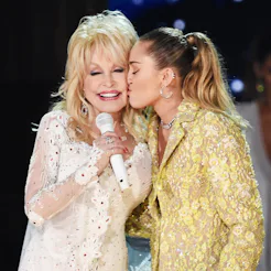 LOS ANGELES, CA - FEBRUARY 10: Dolly Parton (L) and Miley Cyrus perform onstage during the 61st Ann...
