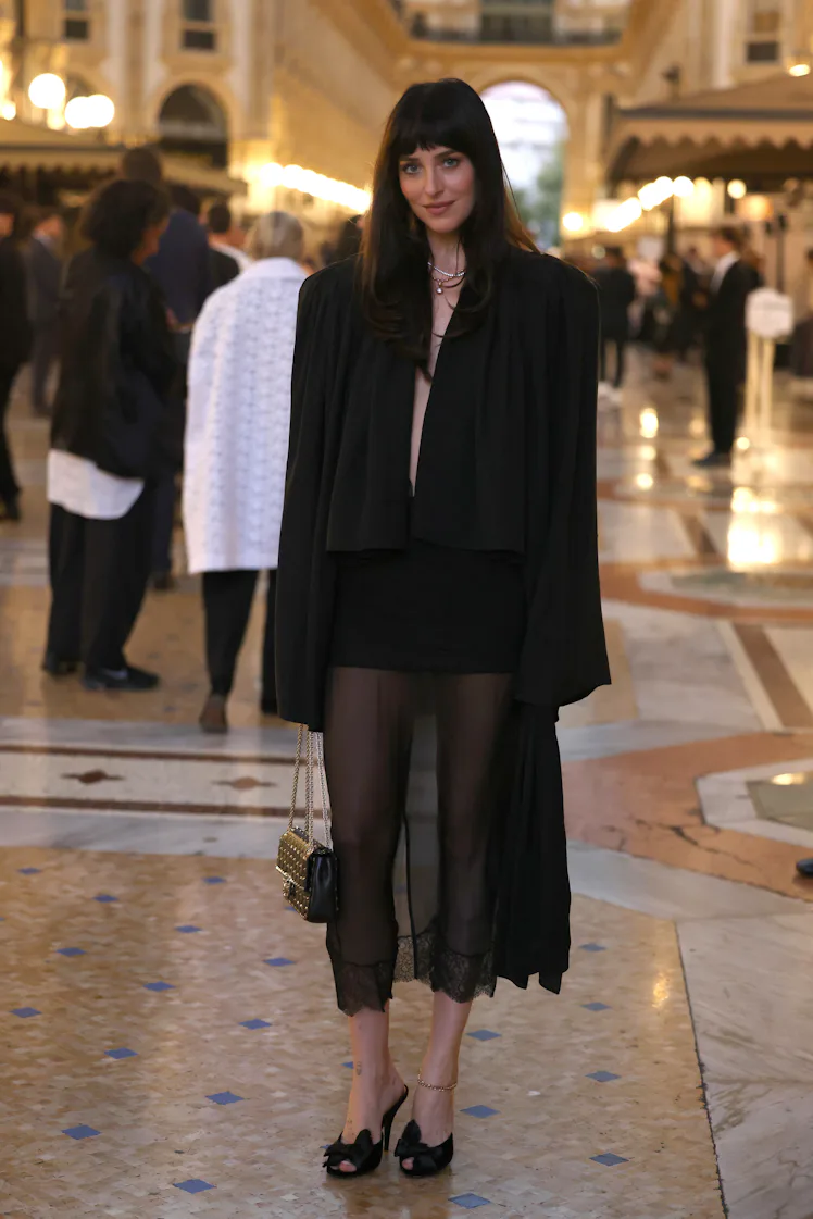 MILAN, ITALY - SEPTEMBER 22: Dakota Johnson attends Vogue World: Milano 2026 at Galleria Vittorio Em...