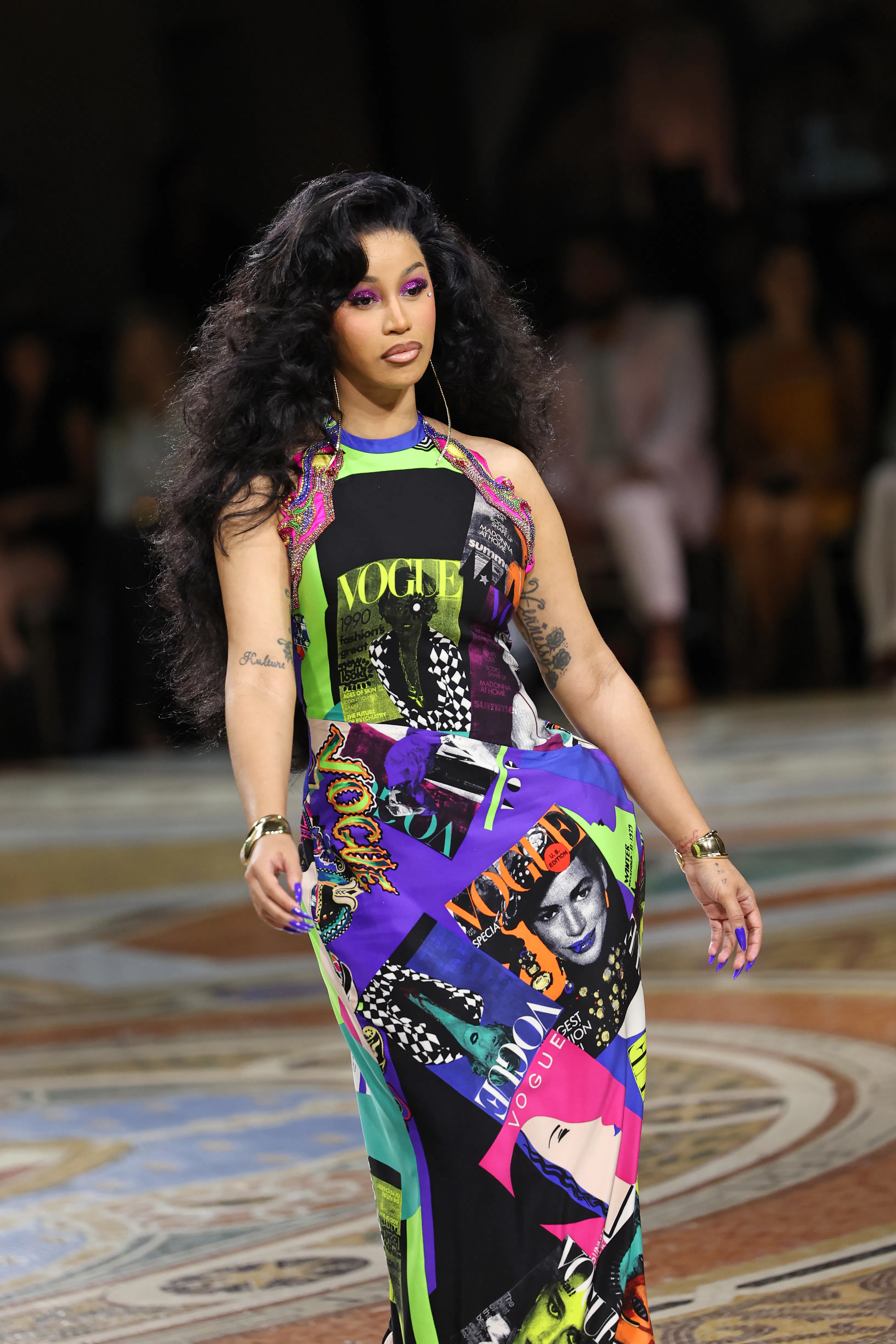 トップス L.G.B./CARDI-2/NS Cardi B Wore Matching Purple Eyeshadow & Nails At Vogue World 2026