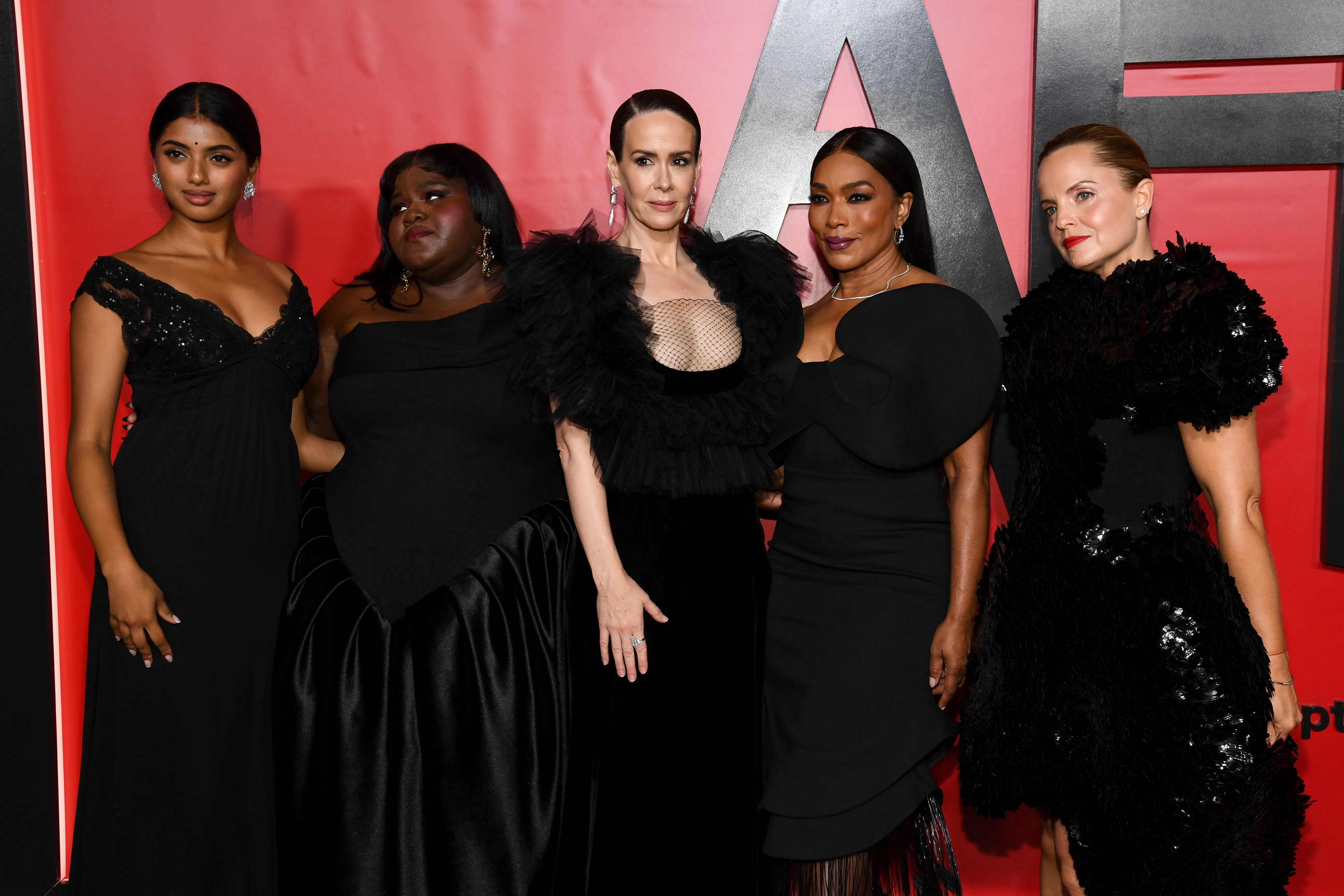 Jessica Lange, Sarah Paulson, & More 'American Horror Story: 13' Stars Brought Witchy Style To The Red Carpet