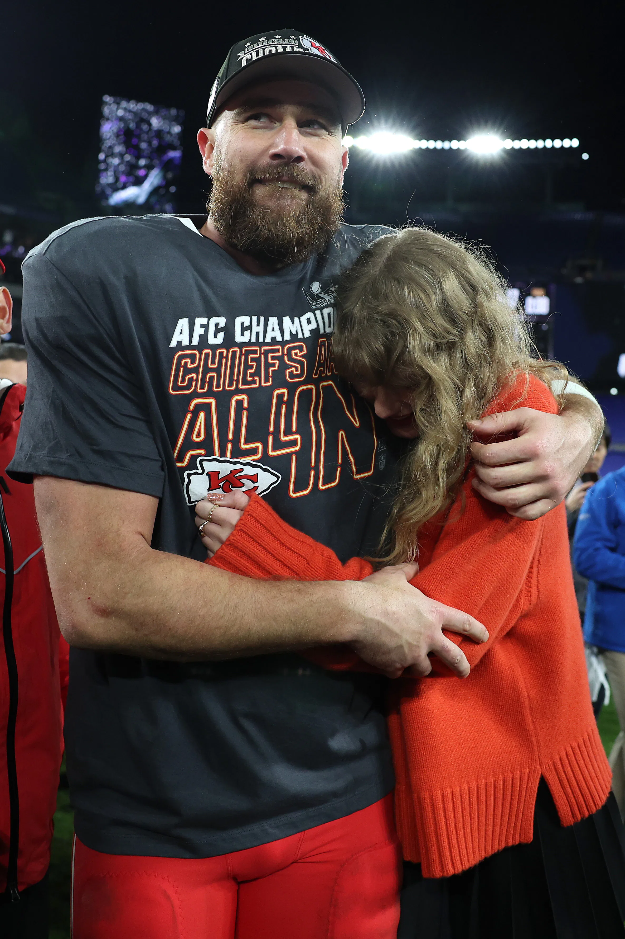 BALTIMORE, MARYLAND - JANUARY 28: Travis Kelce #87 of the Kansas City Chiefs celebrates with Taylor ...