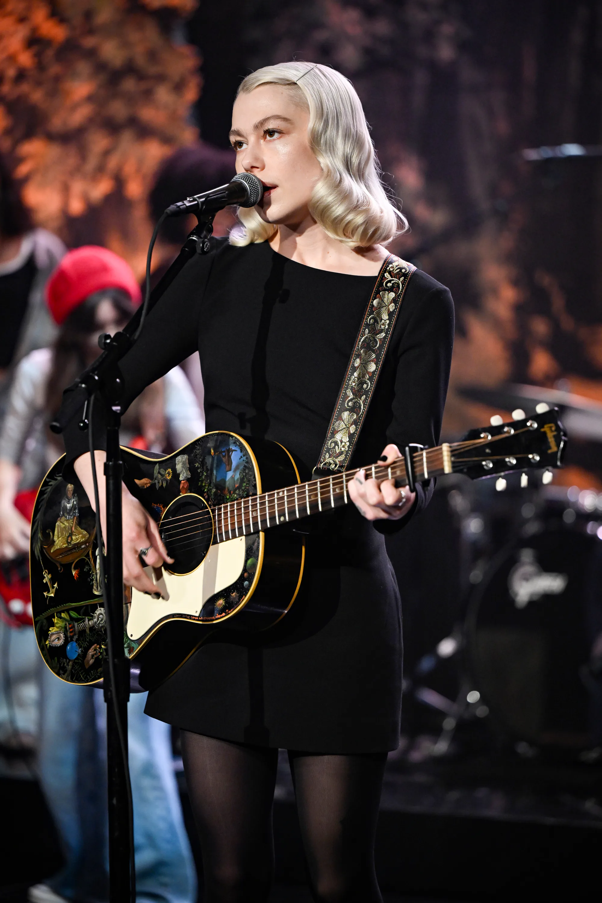 THE TONIGHT SHOW STARRING JIMMY FALLON -- Episode 2313 -- Pictured: Musical guest Phoebe Bridgers pe...