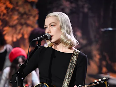 THE TONIGHT SHOW STARRING JIMMY FALLON -- Episode 2313 -- Pictured: Musical guest Phoebe Bridgers pe...