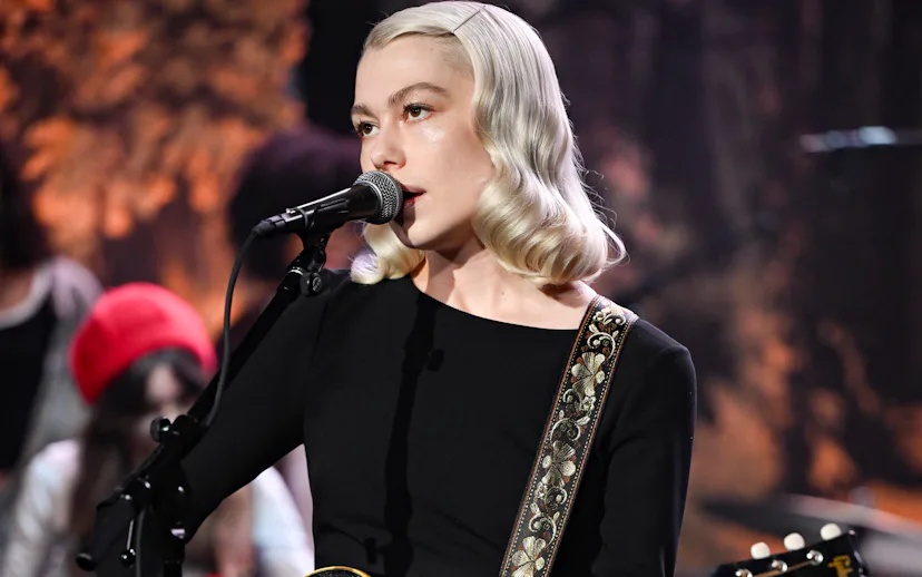 THE TONIGHT SHOW STARRING JIMMY FALLON -- Episode 2313 -- Pictured: Musical guest Phoebe Bridgers pe...