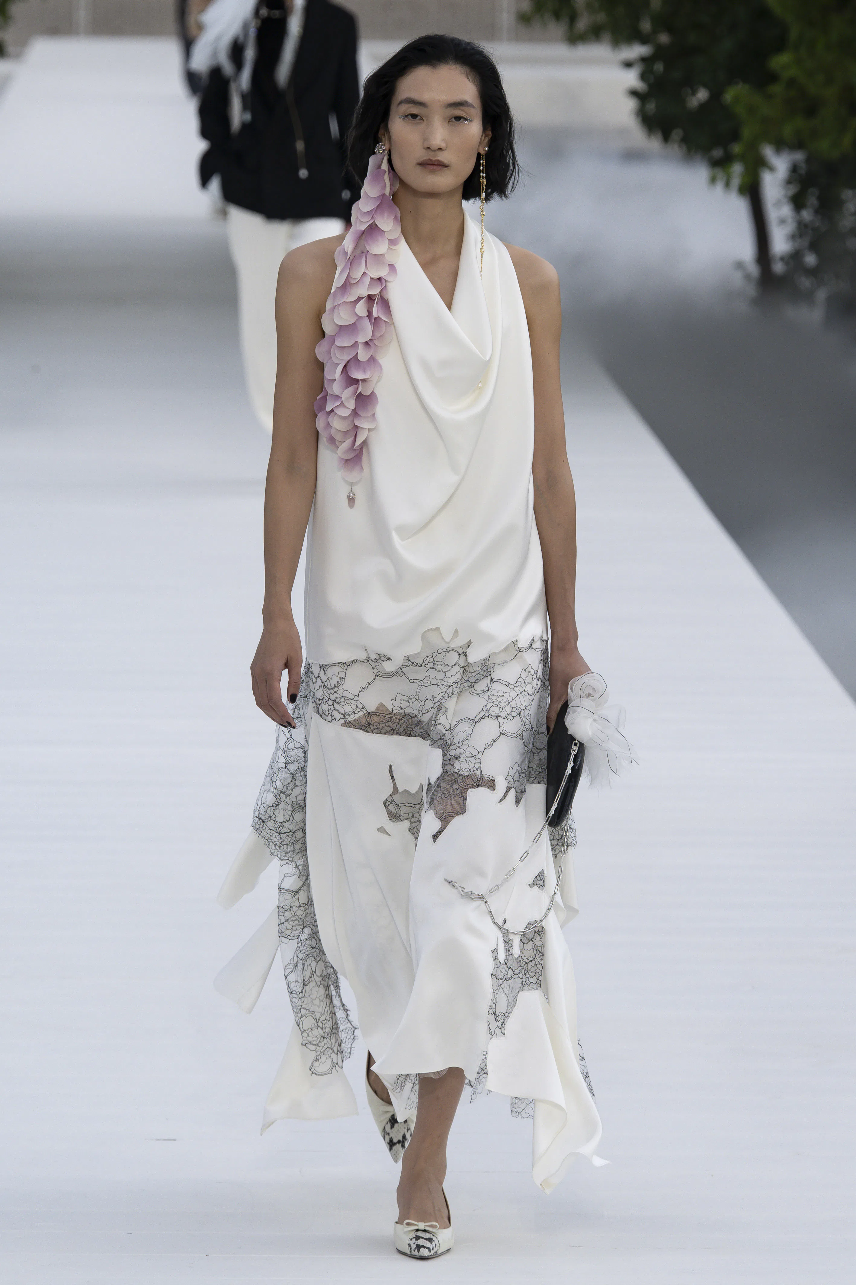 PARIS, FRANCE - SEPTEMBER 29: A model walks the runway during the Christian Dior Ready to Wear Sprin...