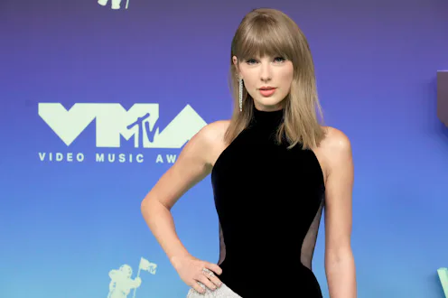 LOS ANGELES, CALIFORNIA - SEPTEMBER 27: Taylor Swift attends the 2026 MTV Video Music Awards (VMAs) ...
