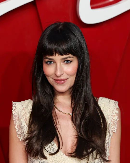 thezoereport.com - Eden Stuart - Dakota Johnson's Red Lips & Nails Are Fit For A Silver Screen Vamp
