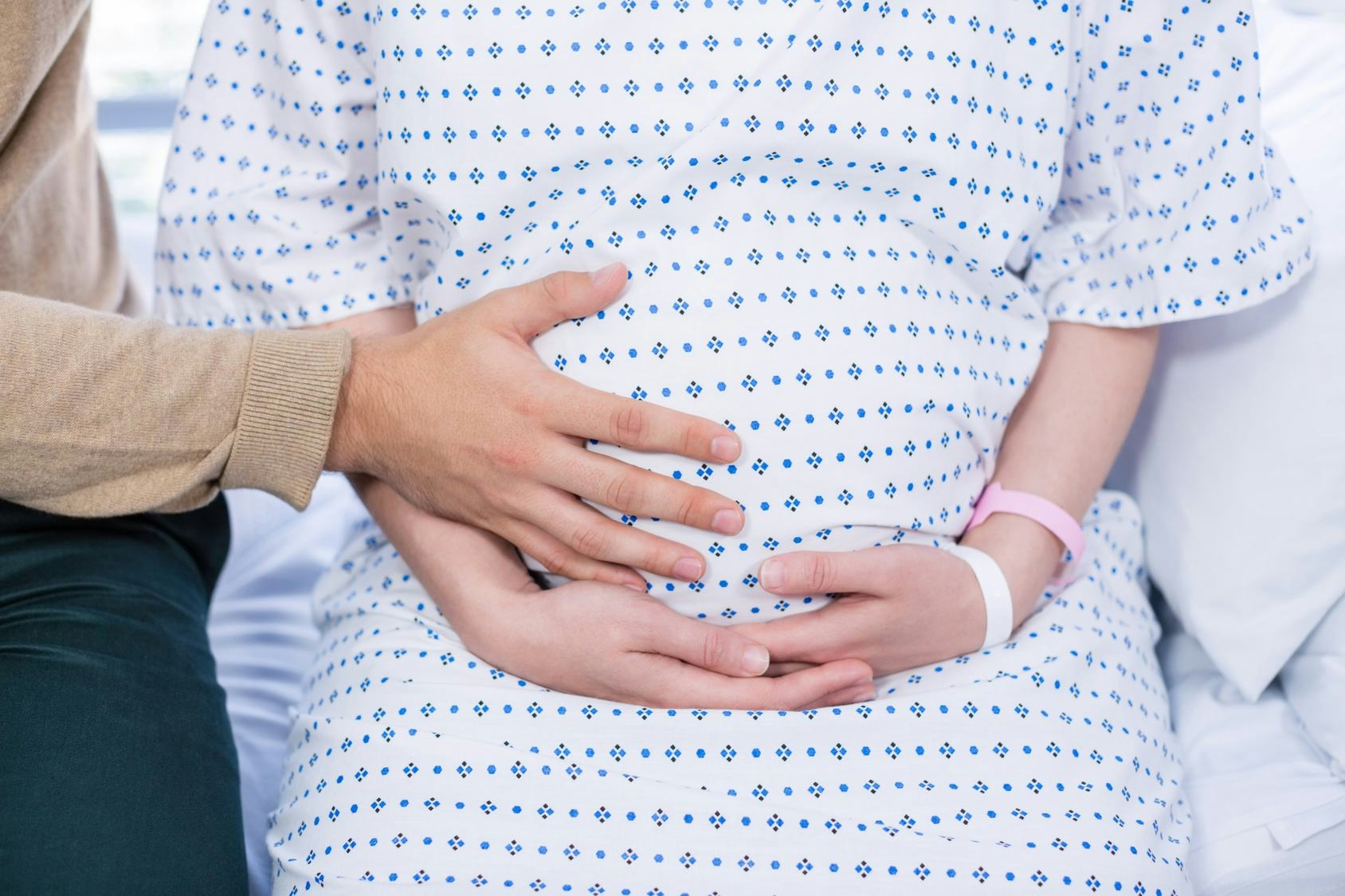 Woman experiencing endometriosis during her pregnancy