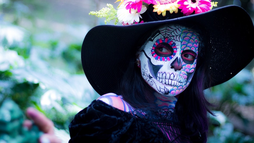 8 Halloween Costumes That Are Actually Racist Even If You