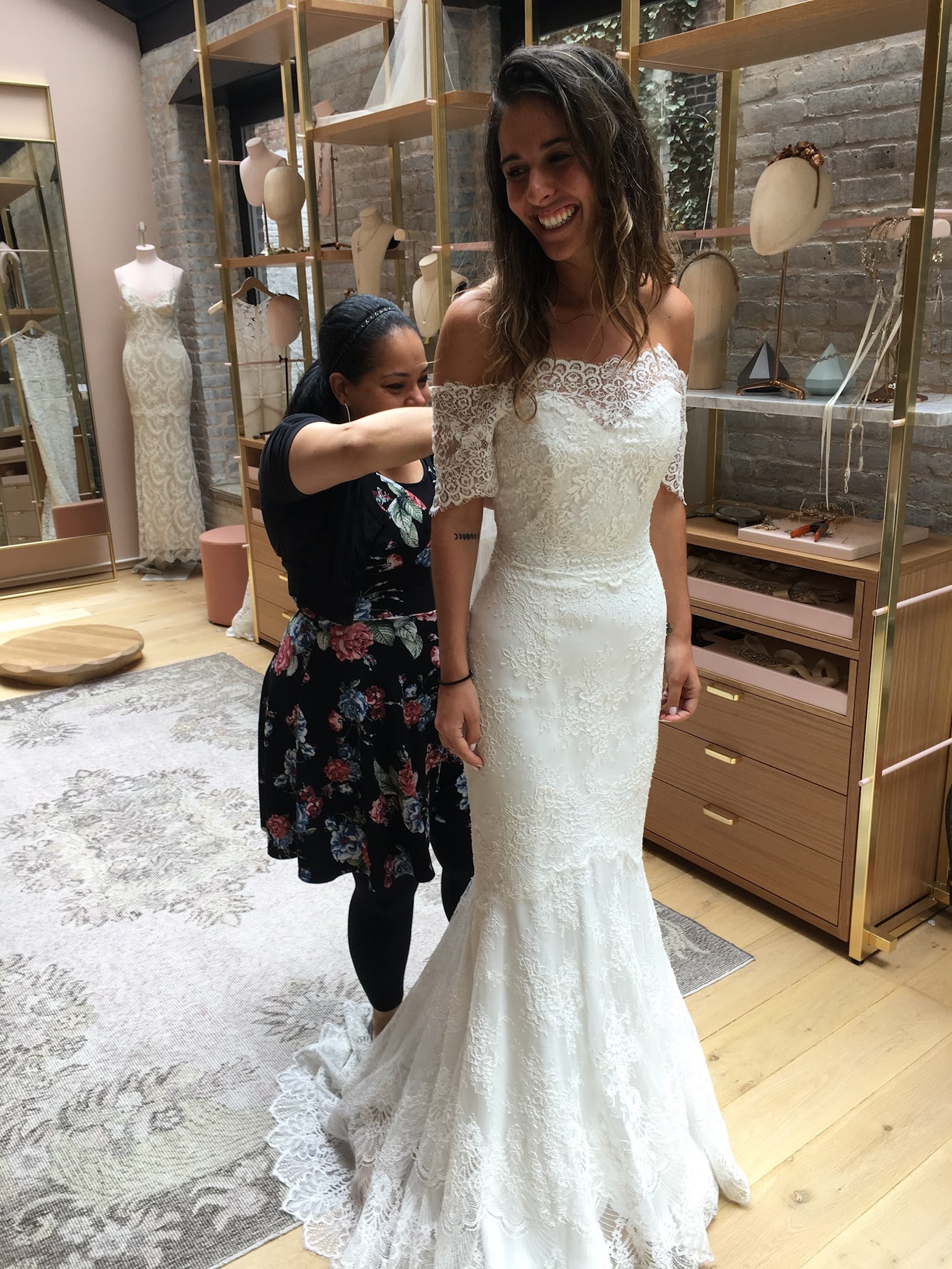 Online Bridal Boutique Floravere Lets You Try On Wedding Dresses ...