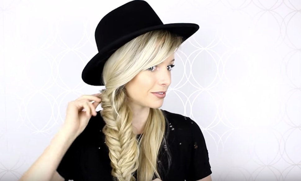 9 Hairstyles That Look Great Under A Winter Hat 9-hairstyles-that-look-great-under-a-winter-hat