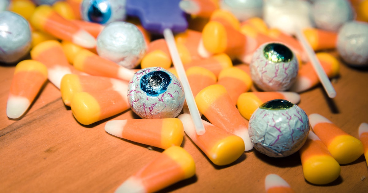 Why Do We Give Out Candy On Halloween? Here�s The Backstory Why Do We Give Out Candy On Halloween? Here�s The Backstory