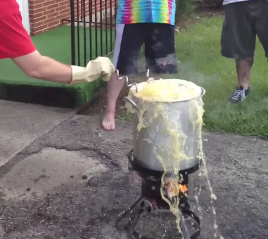 5 Funny Deep Fried Turkey Fails From Thanksgivings Past