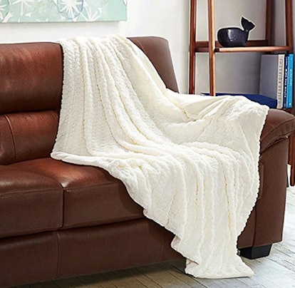The 8 Best Fuzzy Blankets