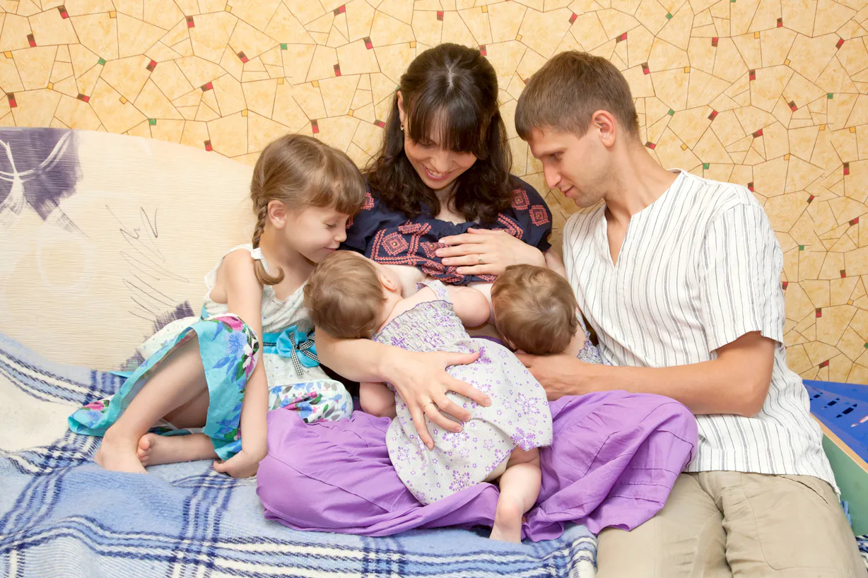 The Best Breastfeeding Positions For Twins According To Experts the-best-breastfeeding-positions-for-twins-according-to-experts