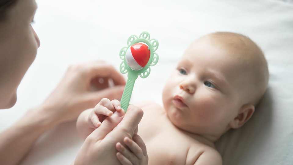 perkembangan bayi 2 bulan