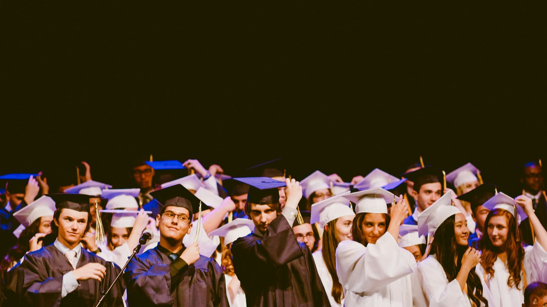 A crowd with young people during their graduation day